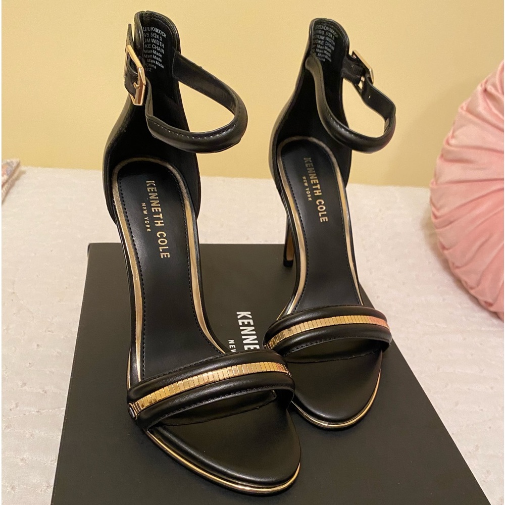 💕Fabulous Kenneth Cole Ankle Strap Sandals💕